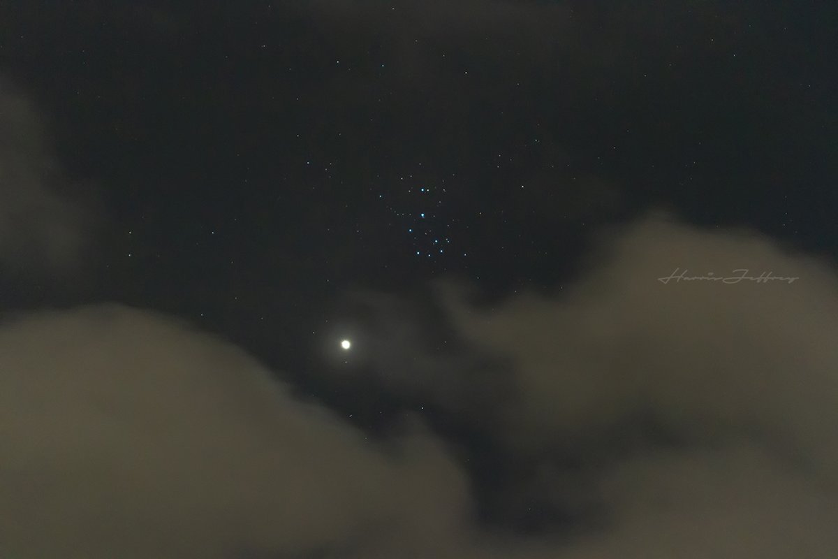 mchorror's tweet photo. Venus visiting The Pleiades behind the clouds... #Celestial #Home #AstronomersWithoutBorders #LifeUncontained https://t.co/ibnE8X8sPR