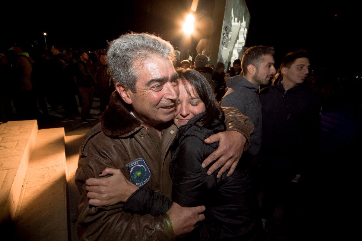 Con gran dolor hoy no puedo abrazarlos. Pero estar acompañando desde casa sé que también es cuidarlos! Ya nos volveremos a abrazar, con el mismo amor de siempre. Lo que jamás dejaremos de abrazar ni en tiempos de cuarentena es nuestra causa de soberanía argentina sobre Malvinas.