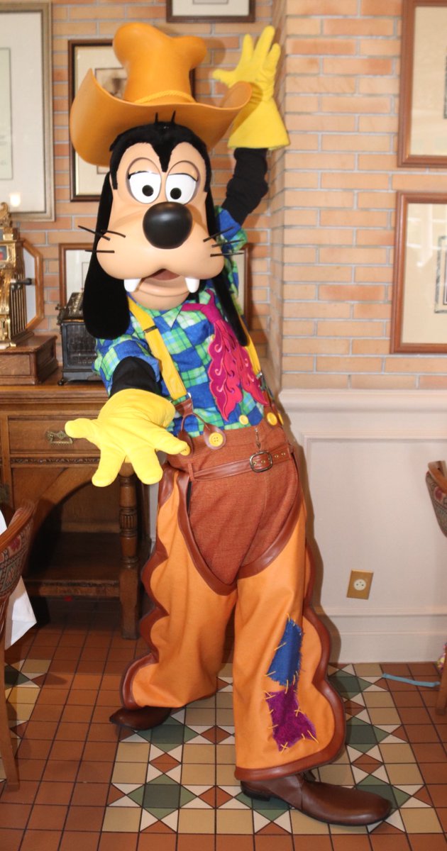 360DegreesofDis's tweet photo. Hope you had a #Goofy #AprilFoolsDay! #DLP #DisneylandParis #FarmerBrunch #InventionsBrunch #DisneylandHotelParis #DisneyFrontier #AprilFools #グーフィー https://t.co/s3wkLXHGi0