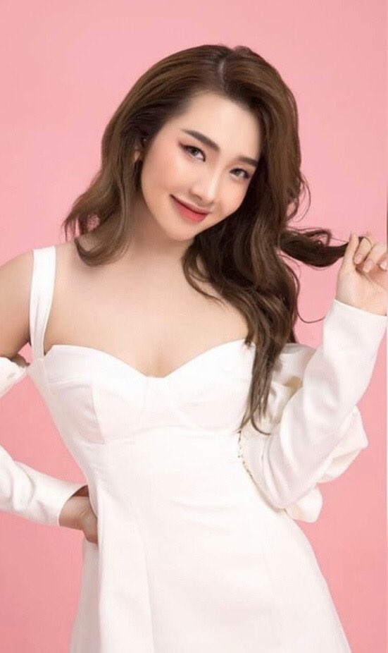 mygalaxz's tweet photo. Happy birthday Queen🎂
We love you so much, you're doing so amazing and even though you look like a cutie you rap so fiercely, and you have been improving on your skills and your english so much and I'm so proud of you💖
Take care,stay safe GBU🥺💞 #ZGirlsQueenDay #HappyQueenDay https://t.co/m142jAF4Z4