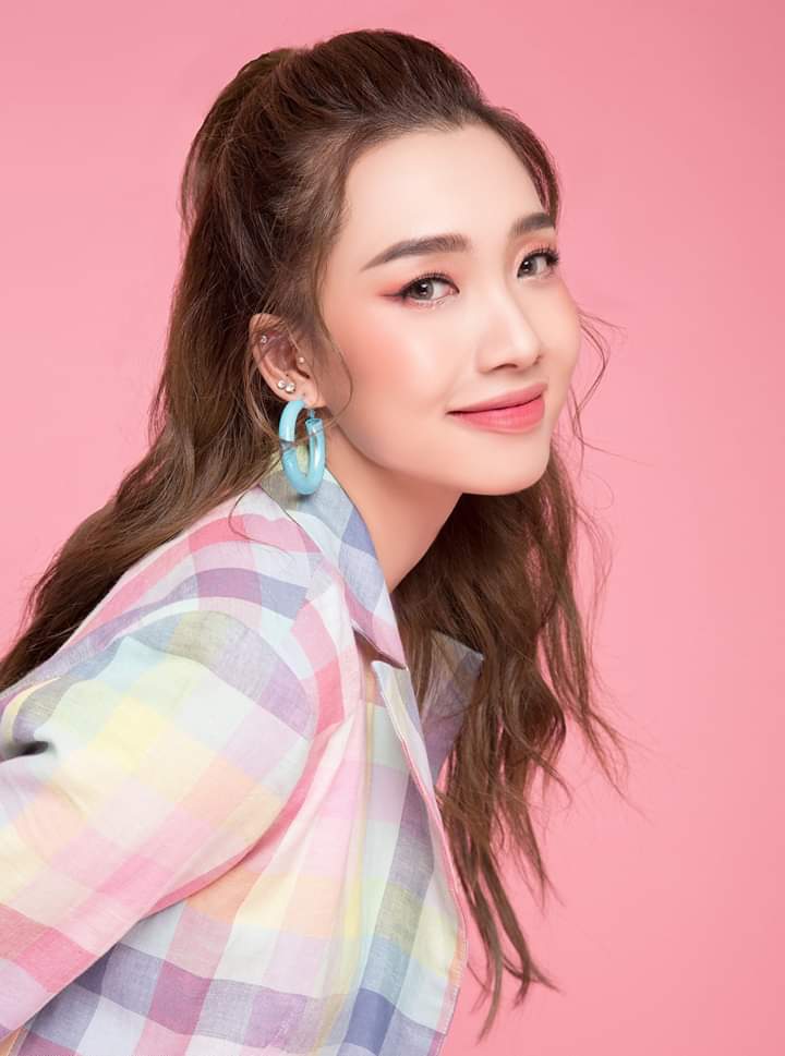 mygalaxz's tweet photo. Happy birthday Queen🎂
We love you so much, you're doing so amazing and even though you look like a cutie you rap so fiercely, and you have been improving on your skills and your english so much and I'm so proud of you💖
Take care,stay safe GBU🥺💞 #ZGirlsQueenDay #HappyQueenDay https://t.co/m142jAF4Z4