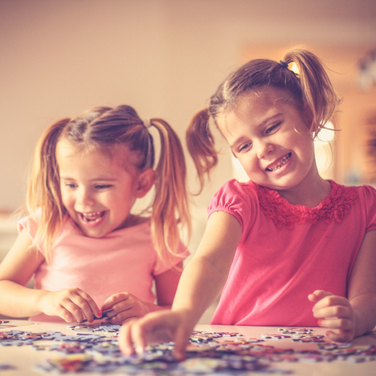 lrc_aus's tweet photo. Running out of ideas on how to keep the kids entertained during self-isolation? Order now from @OnlineToysAust your art &amp; craft kits, jigsaw puzzles, &amp; card &amp; board games the whole family can enjoy.♟️🎨👾🧩 👉 https://t.co/cklsYrIYhR

#BoardGames #JigsawPuzzles #FamilyFunTime https://t.co/vuVYNlBiXJ