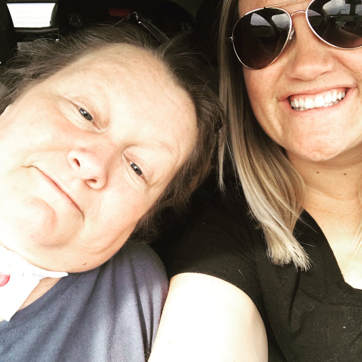 LindseyLinnae's tweet photo. And on day 51, Mom came home. ❤️ https://t.co/7KKhgzkgXN