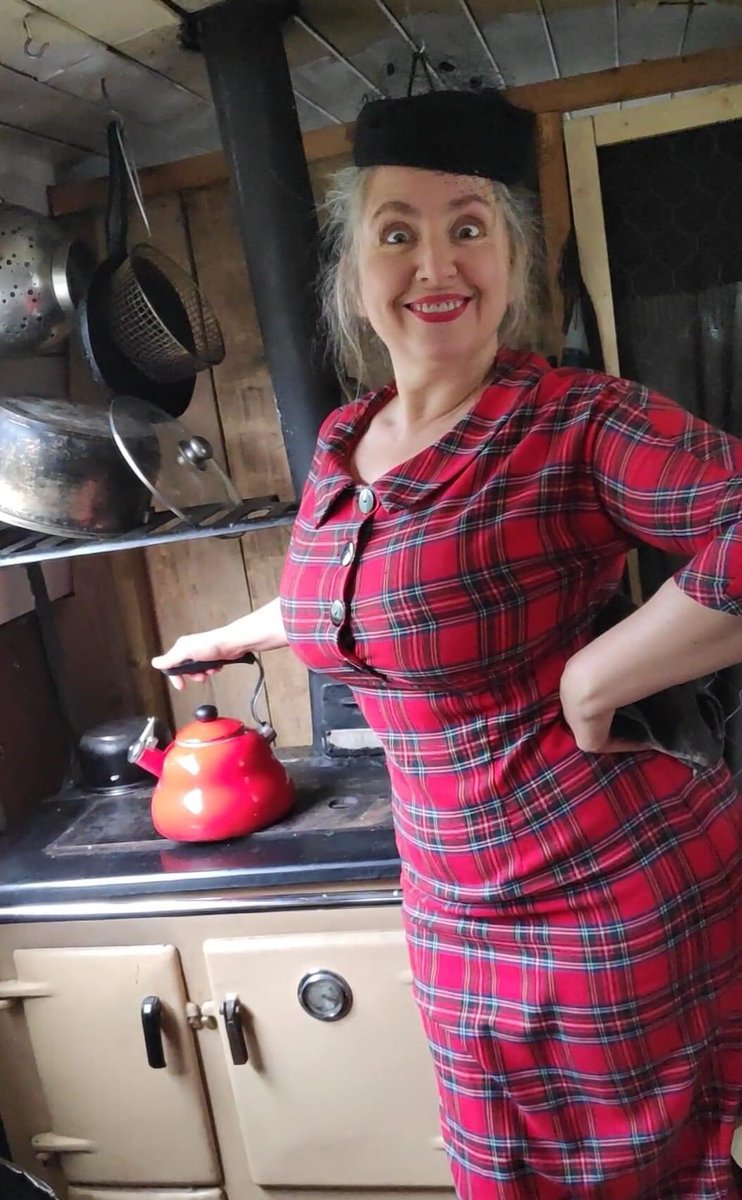 Anyone for tea? 👑👗👑 #Gowners got style ❤️