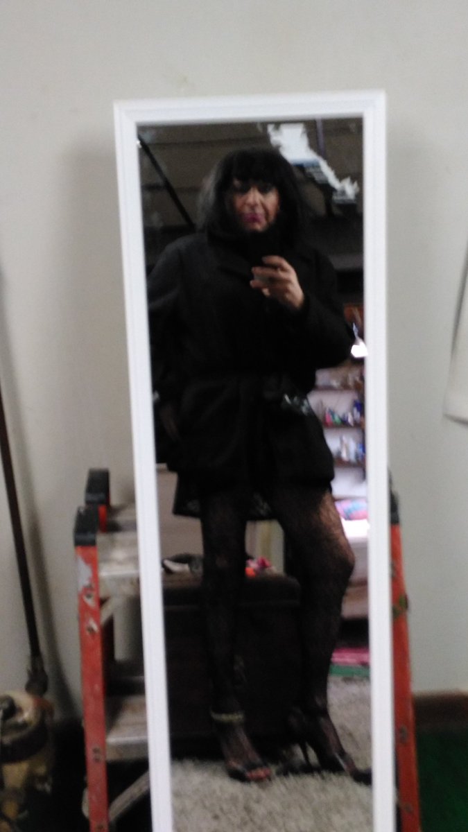 SamanthaJameso6's tweet photo. So horny tonight< I'm going for a drive with just this pea coat over some lingerie thigh-high or tights, my stilettos or hooker boots and all dolled up. I post a pic when I'm ready!💋💋💋💋💋👠 #distancefun https://t.co/Ob22BdaVMT