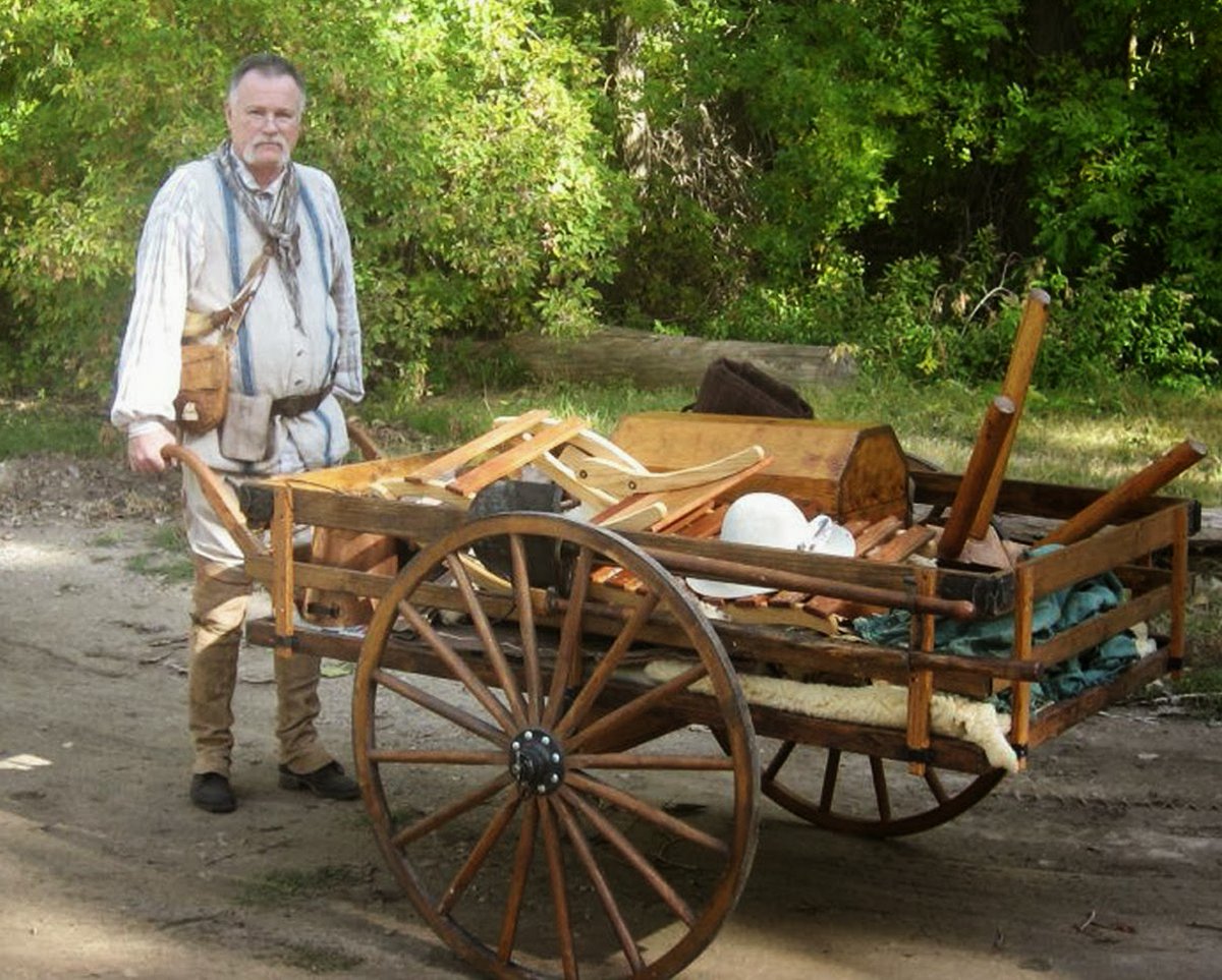 4JessRobert's tweet photo. k so if we are going to have to do the whole apocolypse thing, I call the role of Peddler. i wanna peddle around to different cities selling the townspeople rarities from my travels like tamagotchis and tide pods. https://t.co/bCZ68dryeA