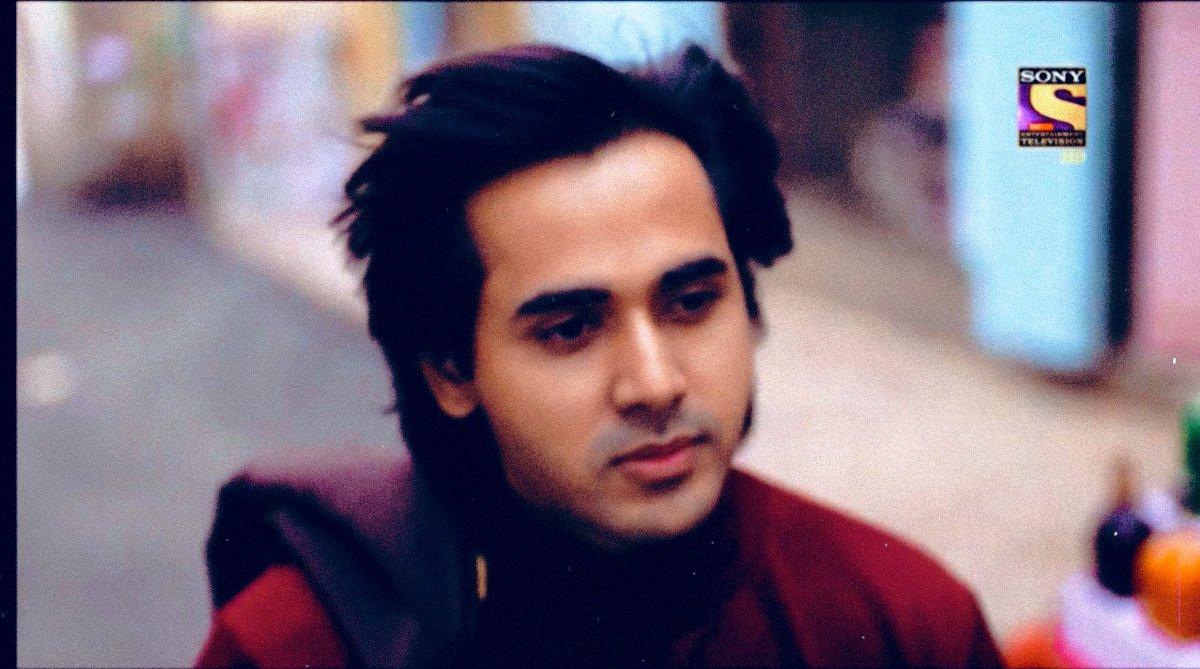 Alone he ran from conflicts to the one place he didn’t know would come to give him everything he has ever craved and so much more P.s- some more of that Randeep fineness  #YehUnDinonKiBaatHai
