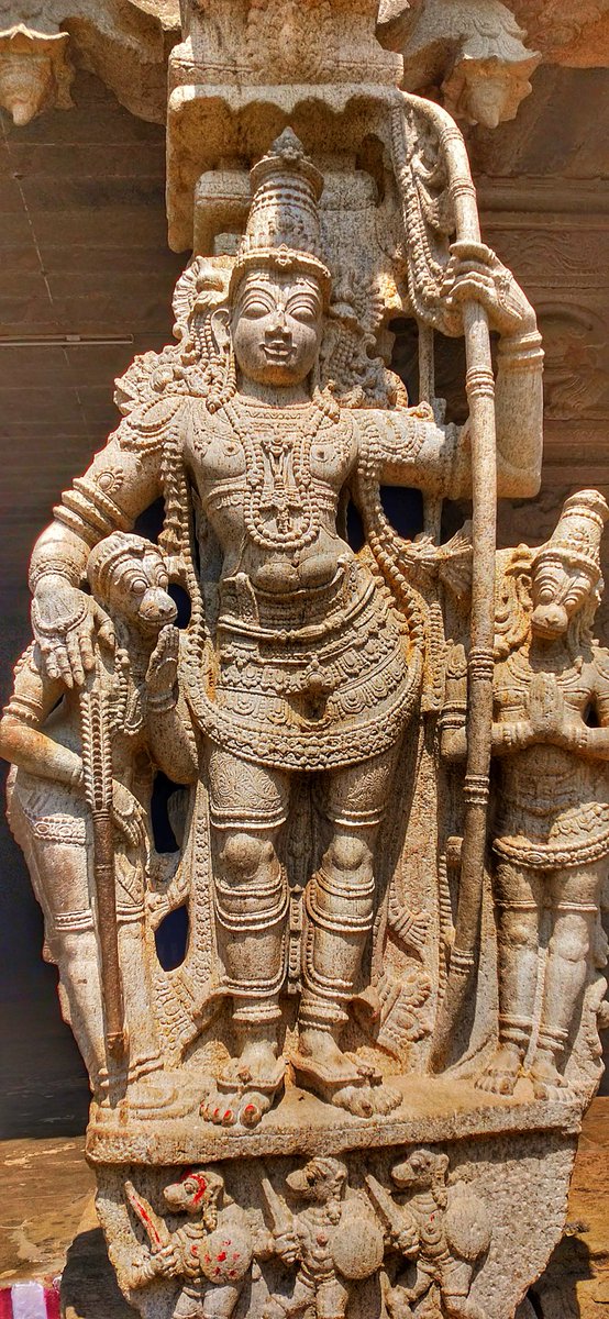 Shri Rama Navami good wishes to all Hindus. Here's a glorious life size 500+ year old Vijayanagara era carving of Rama, Lakshmana, Hanuman, Sugreeva & Angada. Now how do we tell Rama & Lakshmana apart considering that they are so similar? See next tweet for more info.  #RamNavami