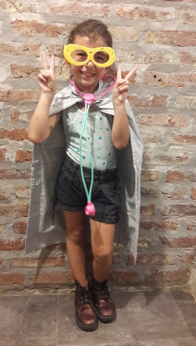 romicalderon73's tweet photo. @alferdez feliz cumpleaños te deseamos toda la familia de Súper Ayudadora, la súper heroína de 4 años que tenemos en casa (según ella su poder es enseñarle a la gente a lavarse bien las manos). Te mereces un gran día Alberto!! ✌️ https://t.co/Pmi4wQASMD