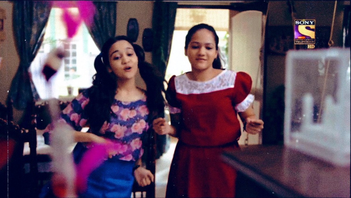 That sisterly bond, their craze, their fun filled dances, Those scoldings from elders that meant to capture their wings But the filmy Naina was always meant to fly. She was meant to fall in love and swore up high.  #YehUnDinonKiBaatHai
