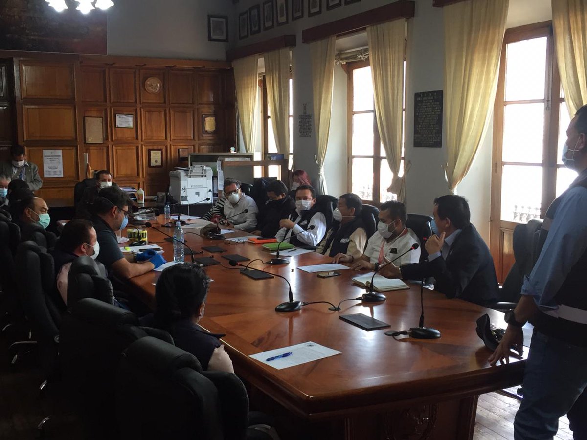stereo100xela's tweet photo. #CoronavirusGT | @Munixelaorg podría extremar medidas para evitar que personas salgan a calles en horarios fuera del #ToqueDeQuedaGT por actividades innecesarias. 

Concejo Municipal realizó la propuesta de prohibir el ingreso de personas de otros municipios a la ciudad altense. https://t.co/bE645wp6vh