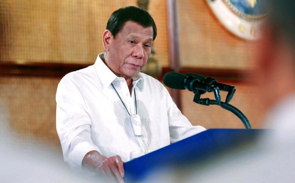Milenio's tweet photo. Presidente de Filipinas ordena "disparar a matar" a quienes violen cuarentena por #Covid19 https://t.co/FajdlfsTGq https://t.co/1M384Z9xsc