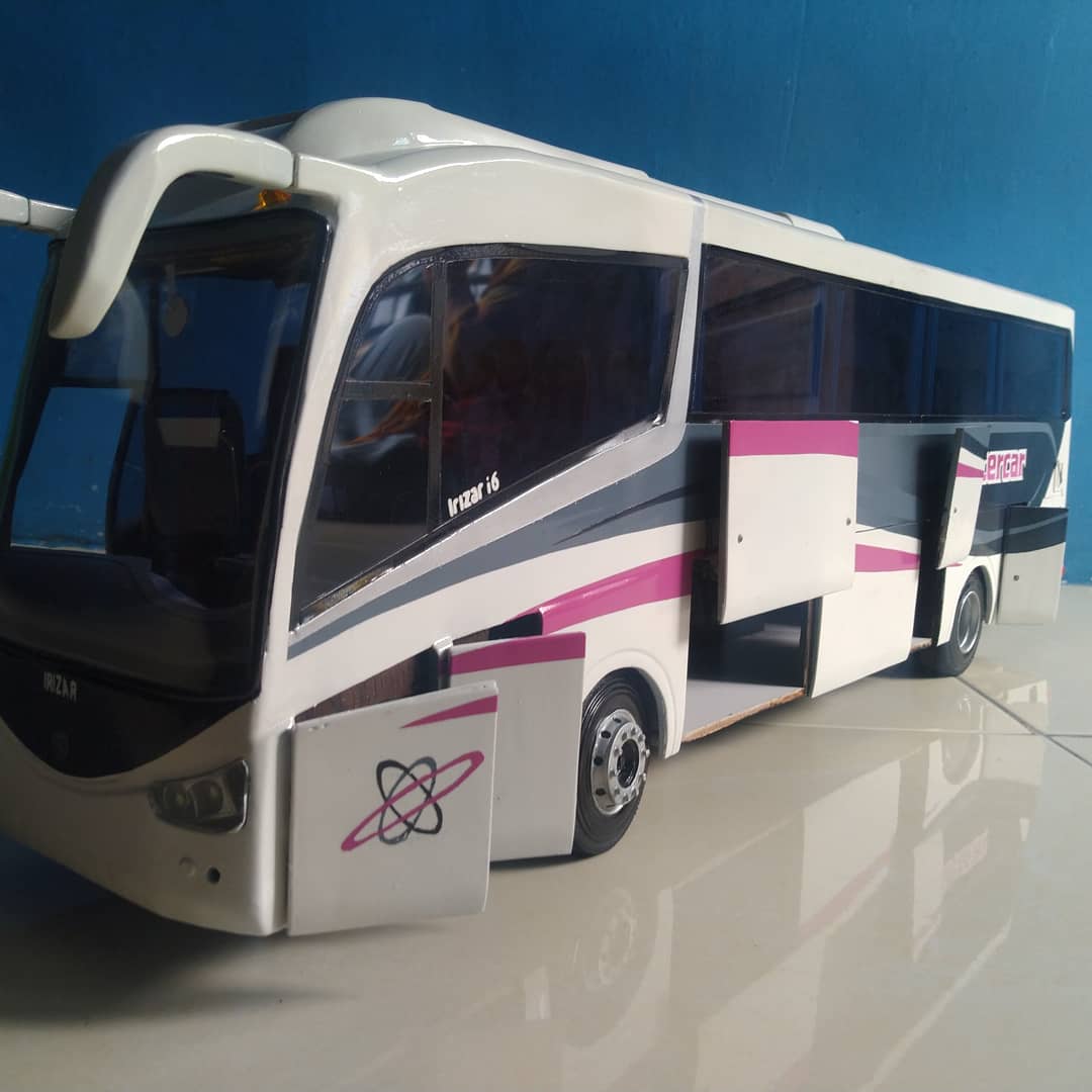 Sulthan57098342's tweet photo. Bismillahirrahmanirrahim...
#miniaturbus
#handmade
#handmadeindonesia
#uerobus
#eurapatravel
#spainbus
#spaintravel
#catalunyabus
#spaintravel
#intercar
#irizar
#irizari6
#irizarbus
#smallissexyminiaturebus
#skala20 https://t.co/1XtlpnQUpO