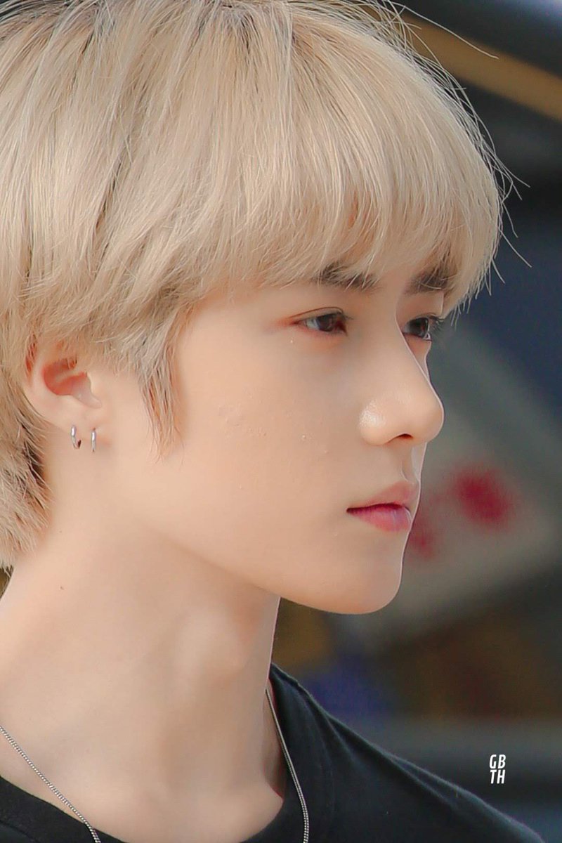 BEOMGYU- 4 piercings- left ear has a lobe piercing and a helix, right ear has double lobe piercings- he is usually seen with 3 piercings