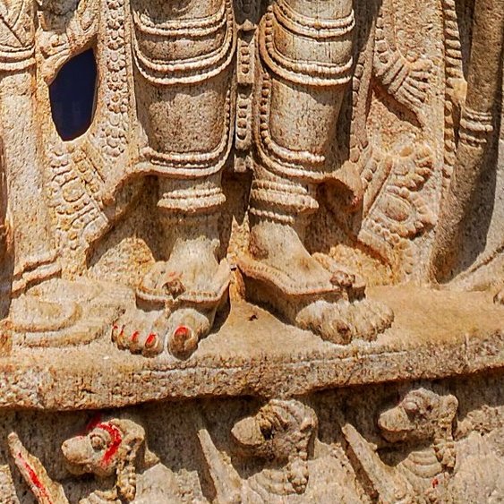 Both Shri Rama & Lakshmana wear the Kiritamukuta(crown), hold Kodanda(bow) with their left arms & with their right arms gently embracing the figures next to them. Here's where the shilpi has left us a major clue. Observe the feet. Rama's feet r missing Padaraksha(footwear)(2)