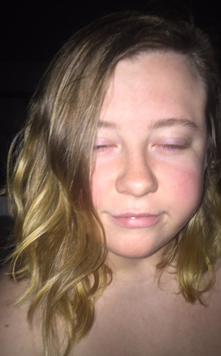 butt_messiah's tweet photo. Still wearing a strapless shirt please dont think anything else look at me im so stupid right ????? https://t.co/1B5jWWRjtl