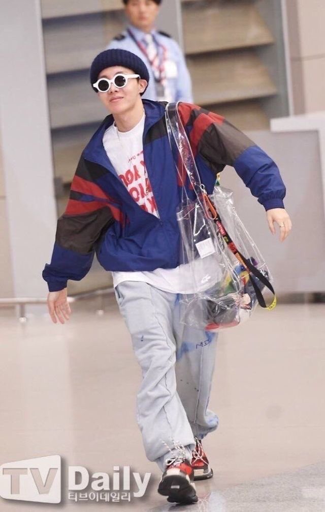 Hoseok’s airport fashion — an important thread