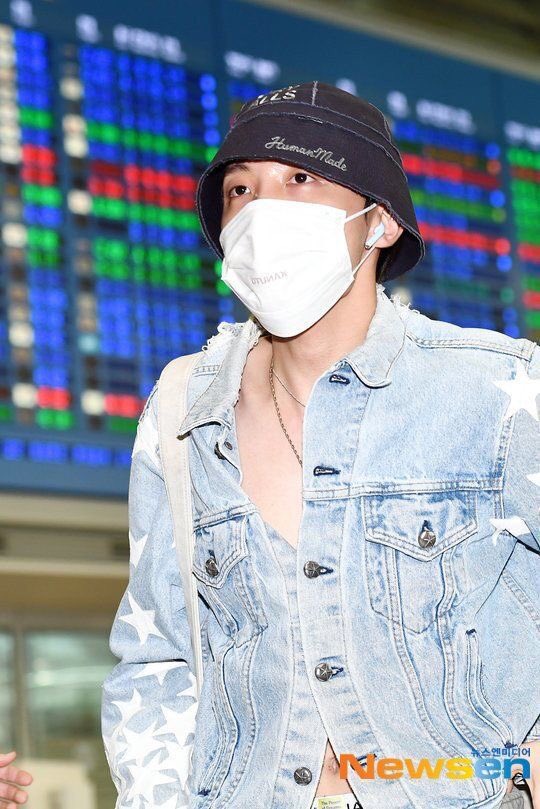 Hoseok’s airport fashion — an important thread