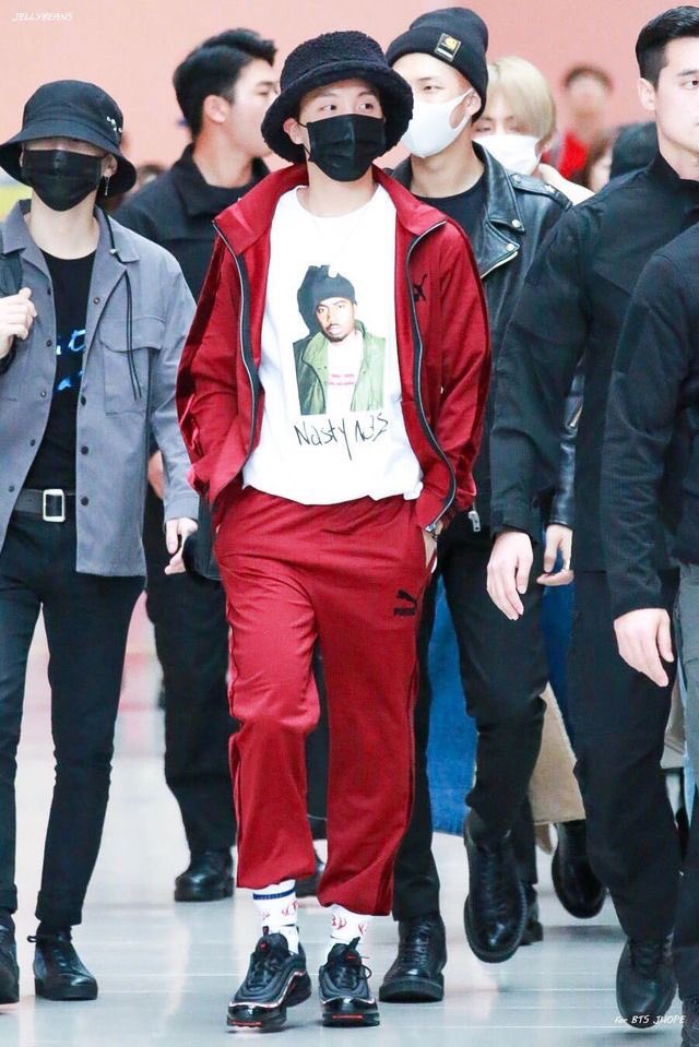 Hoseok’s airport fashion — an important thread