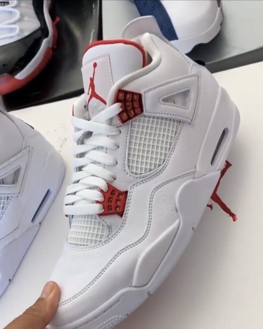 Sneakerologue's tweet photo. Air Jordan 4 "Metallic Pack" sortie prévue le 16 Mai ! https://t.co/ZgJiHk1G1m