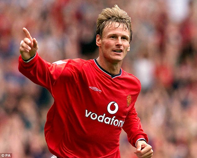 Happy birthday to Teddy Sheringham who turns 54 today!   