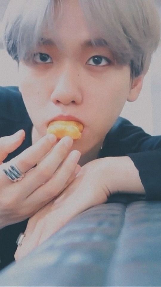 todayis_astera's tweet photo. #BAEKHYUN awalnya cmn tau dia member EXO, dan mulai jatuh cinta sm dia pas nonton Moon Lovers, disitu dia lucu bat, kesemsem sm pesonanya dia.Nyari nyari ttg dia, dannnn sampai sekarang ngebucinin dia bangettt. Dan akhirnya jd ExoL. 💚💚 I miss u somuch mabaeQ😘😭 @B_hundred_Hyun https://t.co/kRGuljym2J