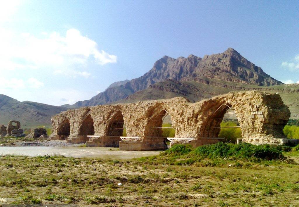 Going to the Shapuri Bridge this evening in my Iranian cultural heritage site thread. It's an historical bridge in Lorestan Province from the Sassanid era. It had 28 arches, but only 6 of them are still in good condition, and some are no longer standing.