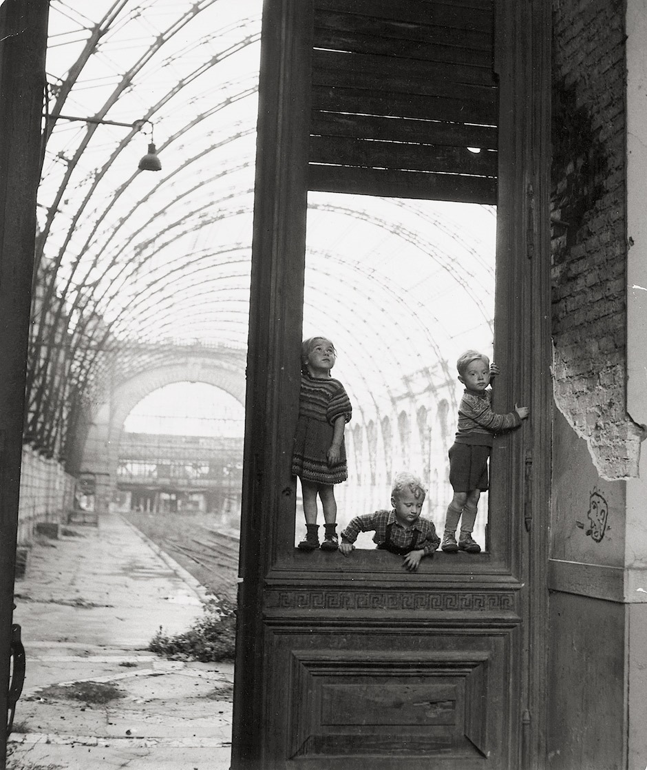 1612Lir's tweet photo. Peter Brüchmann ::..Anhalter Bahnhof. Berlin, 1956 https://t.co/gIotAKcGQf