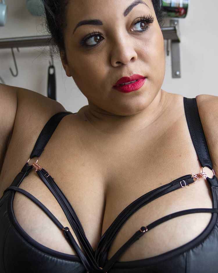 dearscantilly's tweet image. &quot;Sexy isn&apos;t a size, it&apos;s a mindset!&quot; - @chantelleplusmodel 🙌 Chantelle is keeping it fierce in Harnessed, the strappy half cup bra with endless ways to wear. #ScantillyClad #Harnessed - bit.ly/2X2EZLj