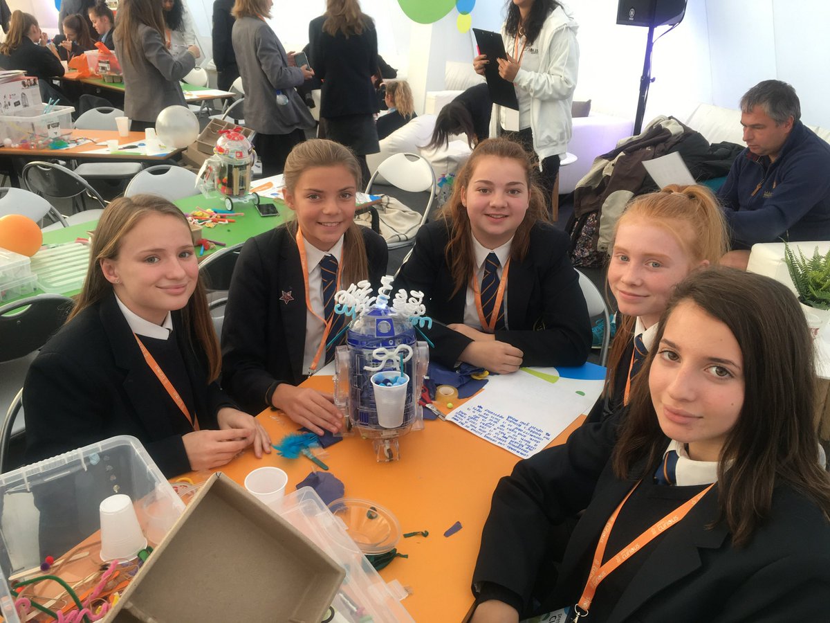 sjbyear11's tweet photo. Time for a throwback.....
#happymemories #ThrowbackThursday #ladiesinscience https://t.co/pBRoVZjGN9
