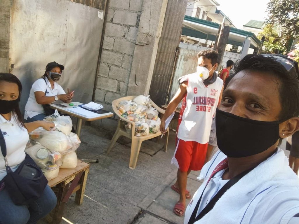 VicoSotto's tweet photo. STATUS OF GROCERY/FOODPACK DISTRIBUTION

Approx. # of households in Pasig pockets of poverty: 164,825

Total packs distributed (as of Apr2): 159,062

96.5% ay nakatanggap na MULA SA CITY HALL. Meron pang nakatanggap mula sa BRGY at PRIBADONG SEKTOR.

Second wave has also started. https://t.co/cy97xJbtIk