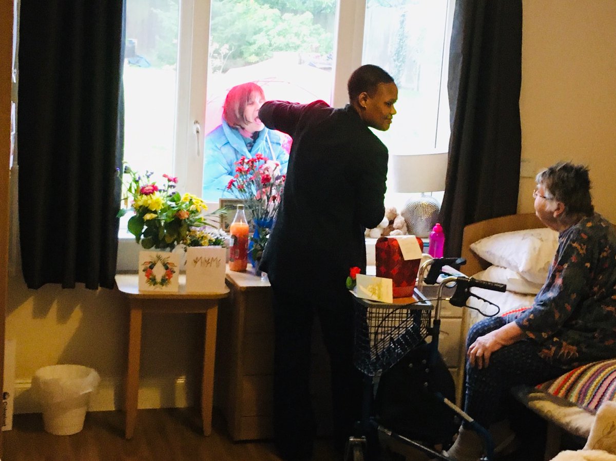 OakleighCH's tweet photo. Great to see our #residents and #families still #interacting so #lovely to #catch a #special moment for them #tearsallround #covid19UK #clapforcarers @AnchorHanover #social #ThursdayThoughts #thursdayvibes #thursdaymorning #ThursdayThought #ThursdayWisdom #ThursdayTreat โค๏ธโค๏ธ๐ https://t.co/4hHMmmTeWg
