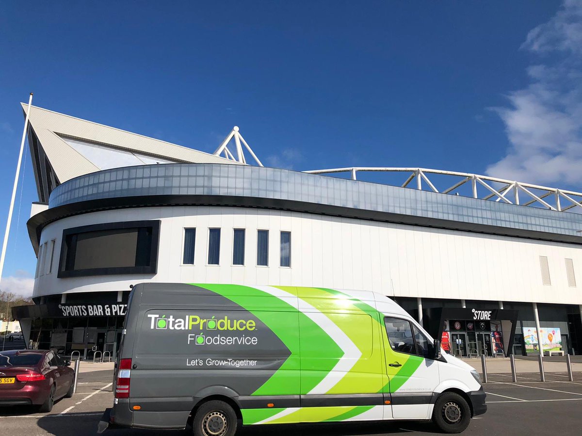 Toot toot! Watch out Bristol!@TotalProduceUK have kindly lent us one of their vans so we can put together boxes of essentials for young people who’ve just left foster care as part of the @bristolfooduni collaboration.
Guess who’s generously given us a space to work securely in?