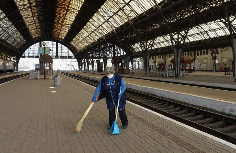 ulafol's tweet photo. #COVID2019 #Ukraine #Lviv
#Railways 
No trains in Lviv right now
Railway station is empty https://t.co/2736s1M6mr