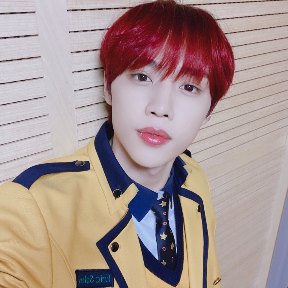 WE_THE_BOYZ's tweet photo. 실음과 7기 선우 💛🎸 https://t.co/HRPjpOxigA