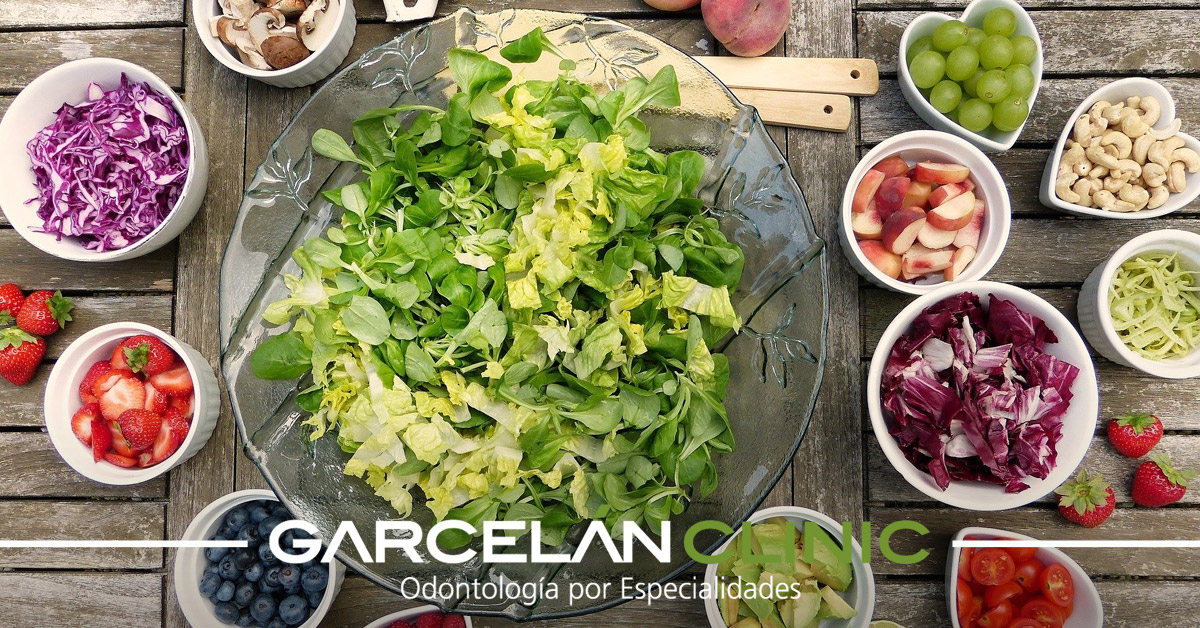 GarcelanClinic's tweet photo. Una buena #alimentación no solo ayuda a mejorar nuestra forma física o reducir peso. También previene caries, sobre todo en los más pequeños: https://t.co/am3f3adN4e #Infancia #SaludDental https://t.co/KrQcaqNc0i