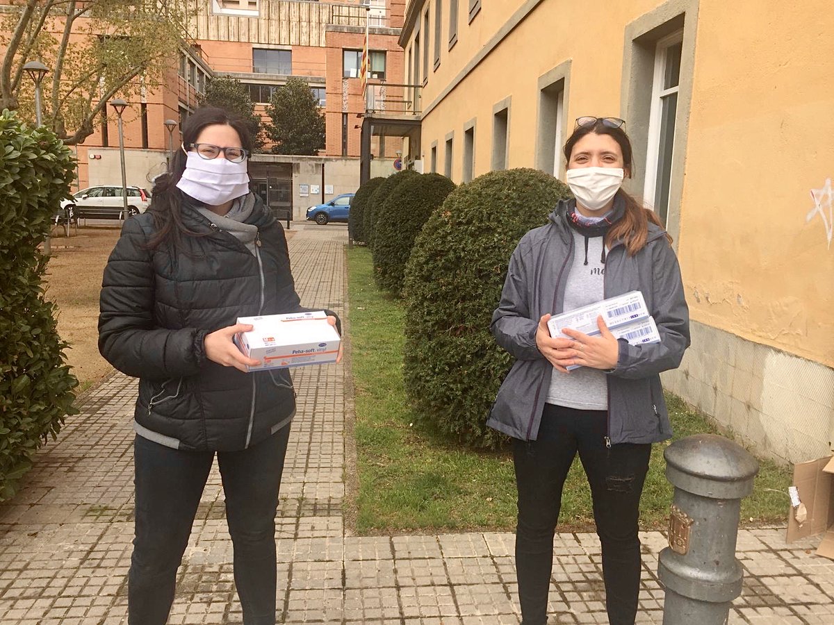 ViladeSalt's tweet photo. Continuem rebent donacions de material per part d’entitats de la vila 👏

✅Avui els @Marrecs de #Salt ens han cedit tres caixes de guants. Moltes gràcies per la vostra col·laboració.

#EnsEnSortirem #ViuSalt #Covid19 https://t.co/Emuhl8Cp59