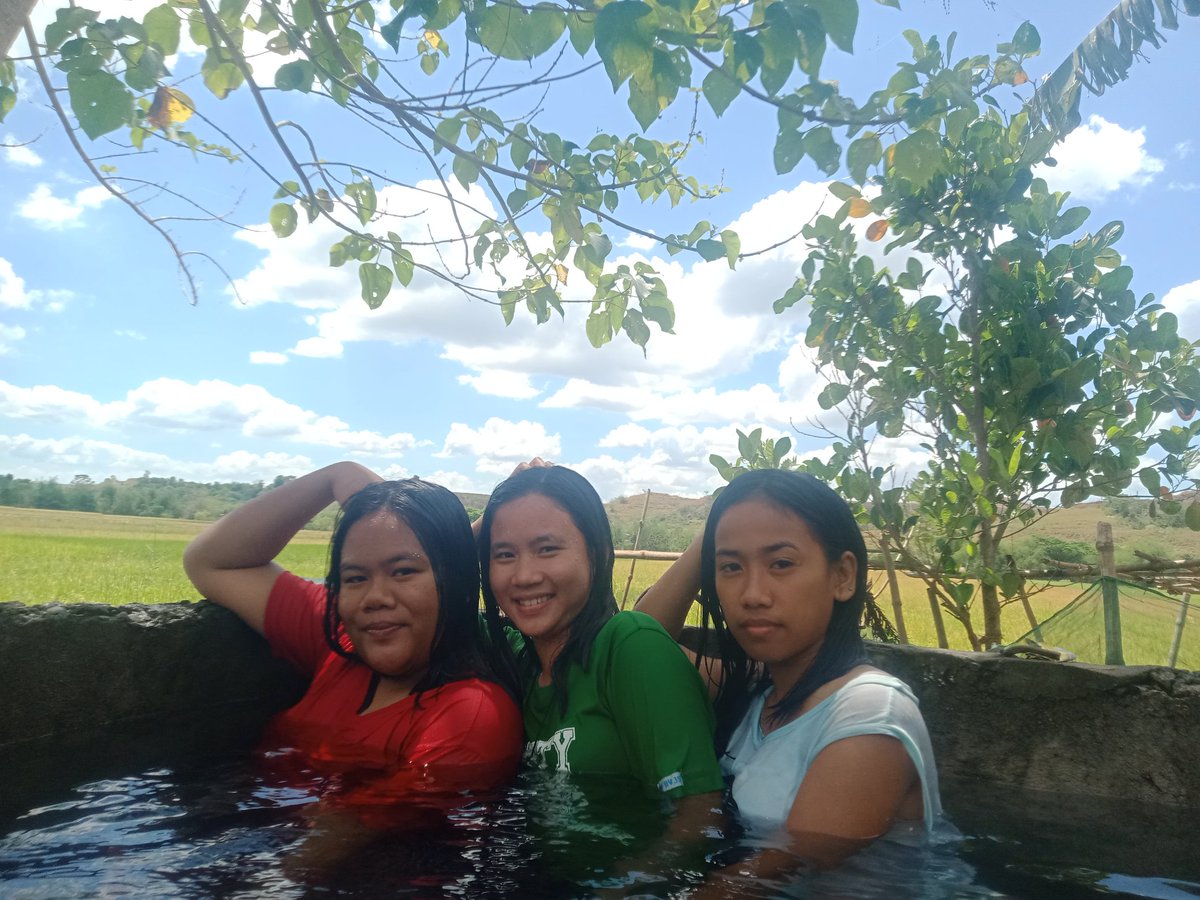 PaulengPonce's tweet photo. Sila po ang sumundo sakin para maka uwi,miss na kase nila ako ee☺ https://t.co/8fwbbVZpis