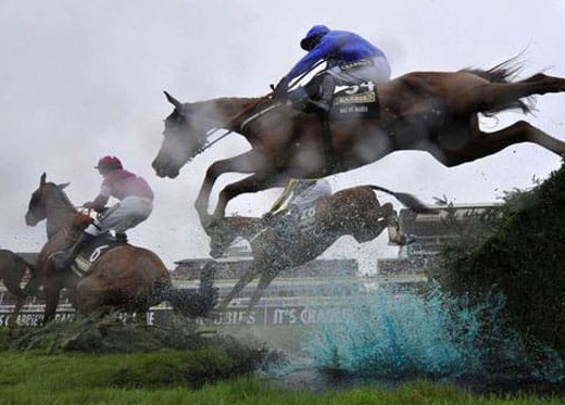 AHumeClothing's tweet photo. A Day At The Virtual Races.
Join us this Saturday for #TheVirtualGrandNational. Top tips on how you can get involved and be in with a chance to win the #AHumeLife Best Dressed Punter competition can be found in our blog post. 
https://t.co/ESvDVgOOTB https://t.co/DcIlzCtCnc
