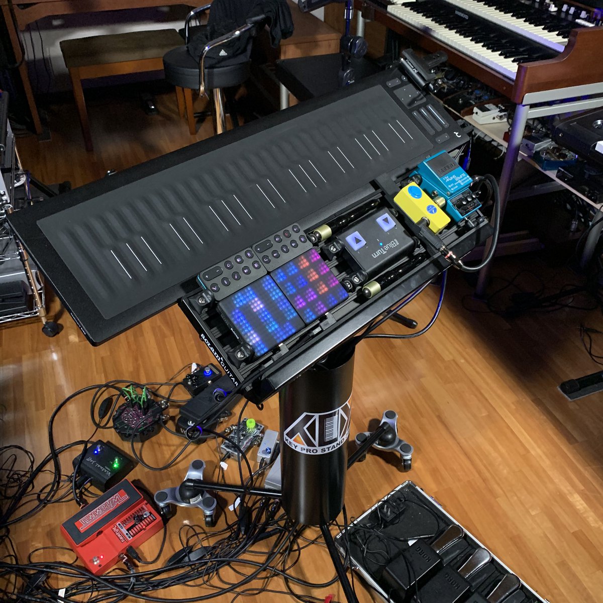 kerederoom78's tweet photo. SEABOARD RISEとROLI BLOCKSを並べてみたわな！
#weareroli #seaboardrise #roliblocks #keyprostand360 #keyboardstand #キーボードスタンド #前傾スタンド https://t.co/KqVSL52kyv