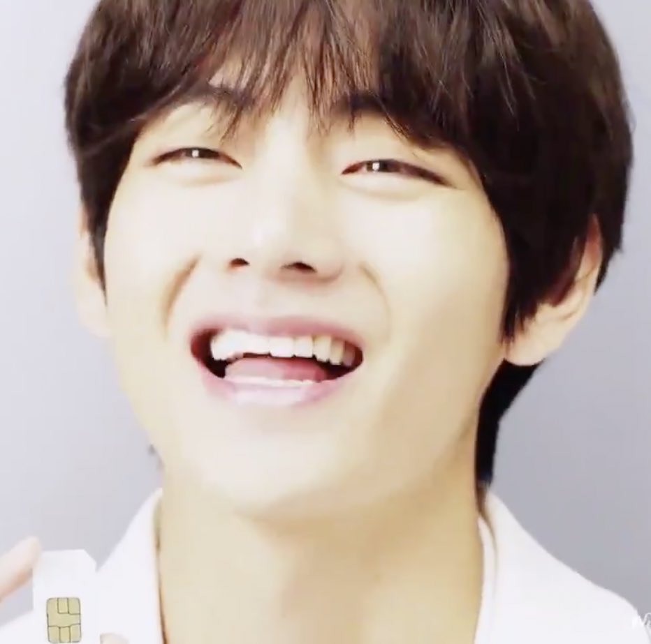 ꒰ day 92 of 365 ꒱taehyung! this video made me smile so much because you were smiling. i hope you are happy and laughing like this all the time. please eat well & stay hydrated! it’s kinda hot these days so stay cool! i love you ☆