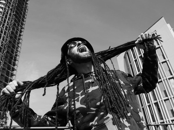 marcella_muglia's tweet photo. Giocca si racconta e parla di hip hop e filosofia di vita. 
Si parte dagli anni '90 con un interessante documentario. Ho fatto due chiacchiere con lui ed ecco il risultato
👇
https://t.co/njFft46fWU

#jasonnews #UndergroundX https://t.co/LoaaUY2Prn https://t.co/UoHJbJuC7E