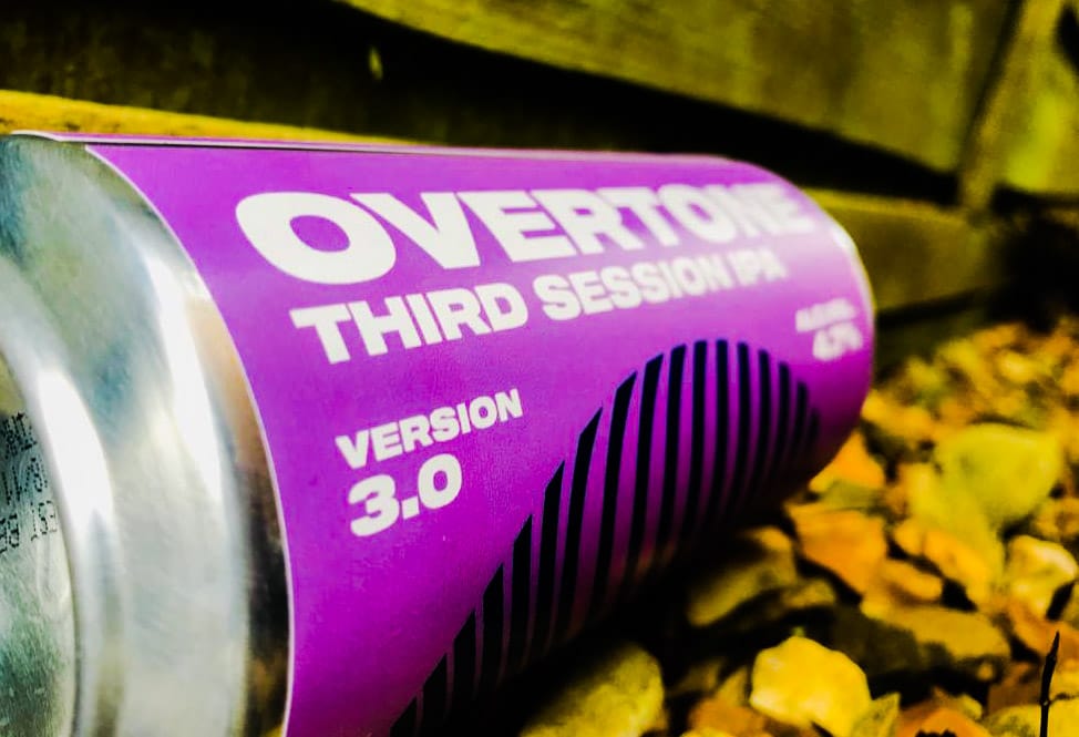 UKBeerGarage's tweet photo. NEW @Overtonebrewing Specials are LIVE on the site. A welcome return of one of our fav #NEIPAs Citra & Mosaic, A Juicy Juicy Session IPA & that collab with @SaltBeerFactory who doesnt love a West Coast DIPA!! 🤤🍻
Online now.
#Craftbeer #Northampton #beers https://t.co/ozvq1STCFN