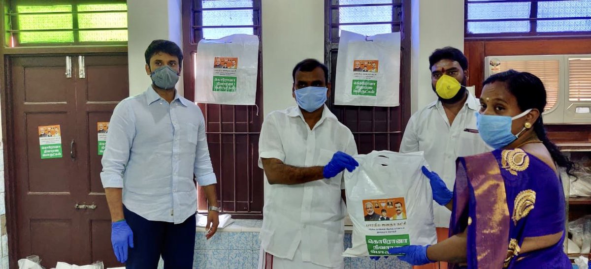 VinojBJP's tweet image. #modikits distribution to over 2000 families in the Harbour constituency organised by @BJYMinTN commenced at Shri @LMuruganBJP residence today. Rations to last the #lockdown period has been provided through crowd funding n being given. Spl thanks to @Varunmanian #BJYMCares