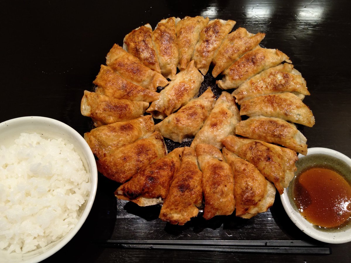 coffeesukikuma's tweet photo. 昨日のお昼は、福島名物円盤餃子！
餃子の照井さんで頂きました！
おいしい！ https://t.co/d6DldkfOV4