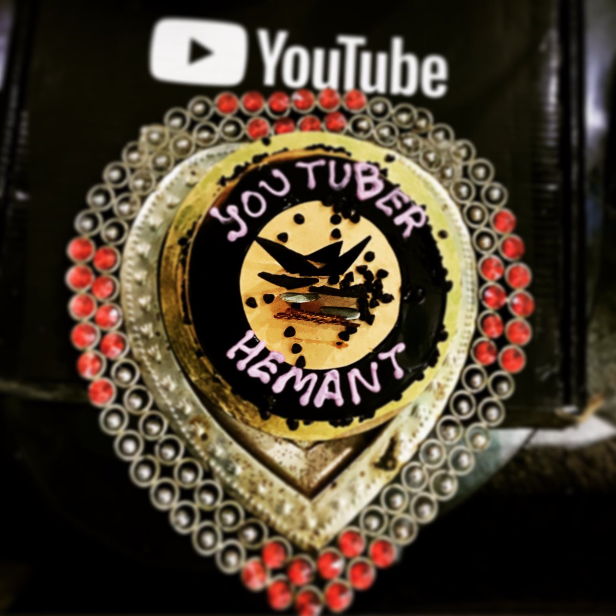 hemantzonevlogs's tweet photo. #Hemantzone #birthday #2020 
Thanks to all family, friends, social media family for wishes.

Now complete 2.5M Subscribers 
https://t.co/nnBXlpHsuy 
.
#keeploving #hemantzonebirthday #family #youtuber #blessed @YouTubeIndia @YTCreatorsIndia @youtube @YouTubeFanFest https://t.co/4eLr0igwFH
