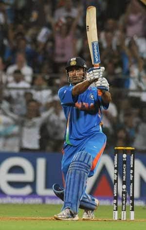 The FinishGambhir lost his composure, got out for 97. Dhoni, however didn't. He makes sure India take the cup home this time as he hits one to the mid off. Shastri sums it up well "DHONI FINISHES OFF IN STYLE, INDIA LIFT THE WORLD CUP AFTER 28 YEARS". 12/n