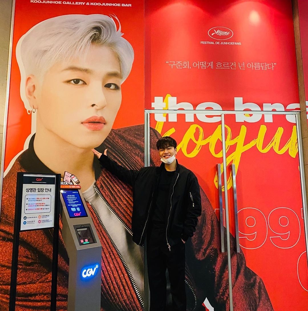 Nawwwwwwww2 my baby soooooo cuteeeeeee 🥺🥺🥺🥺 he must be sooooooooo damn happy and proud seeing his face on the wall 😍😍😍😍😍😍😍 #BrightSmileJunhoeDay @tkwpcnfak