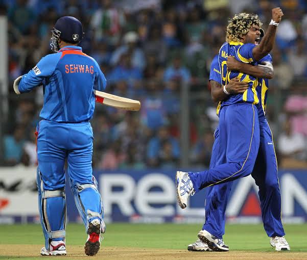 The TwistLankans just didn't end the first innings on a high, they broke the door and probably India's spine by getting Sehwag for duck and Sachin cheaply. Malinga was breathing fire. India tottering at 31/2. Phew, God is a great director indeed. 8/n