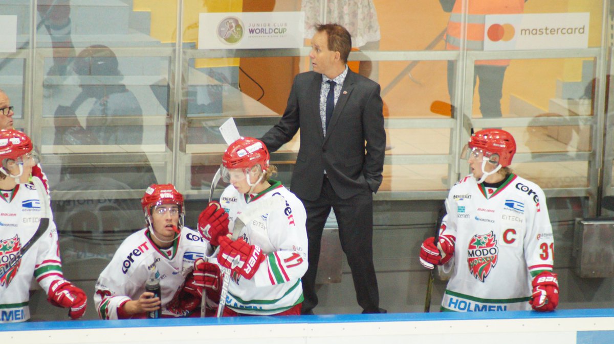 HeadCMS's tweet image. Jag antar utmaningen och hoppas @PStyf @MangeHelin @HedlundBoStefan @Jensarensa tar den vidare             Once you are nominated you have 24h to respond or you donate £20 to local charity. You need to nominate 4 coaches and post a picture of you coaching.